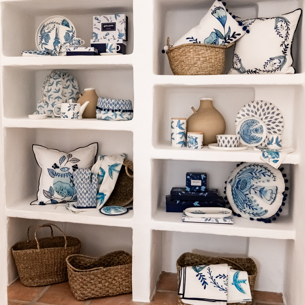 Blue bird cushion BLUE BIRD